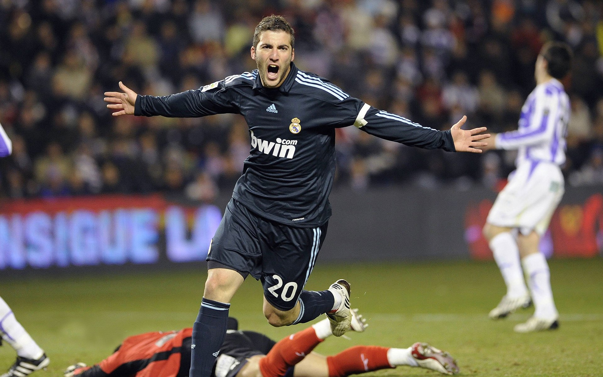 末节公牛角抵沉船，莫兰特孤星破长夜